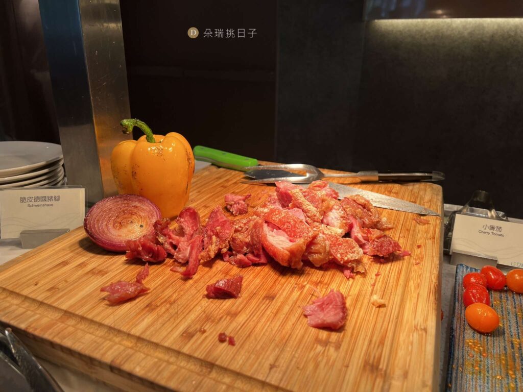 台北老爺大酒店Le Café -烤豬腳